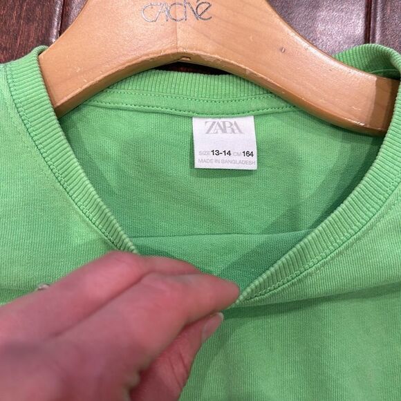 Green T-shirt with bows - Picture 5 of 5